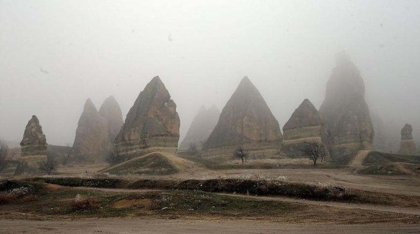 Peribacalarının Sisler Altındaki G&ouml;r&uuml;nt&uuml;s&uuml; B&uuml;y&uuml;ledi
