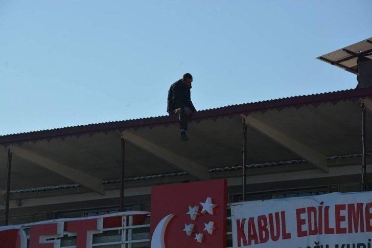 İntihar Etmek İçin Çıktığı Çatıda Baygınlık Geçirdi G2