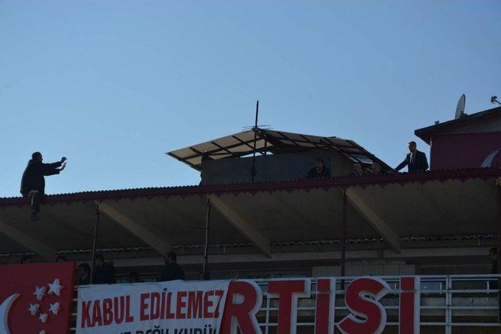 İntihar Etmek İçin Çıktığı Çatıda Baygınlık Geçirdi G4