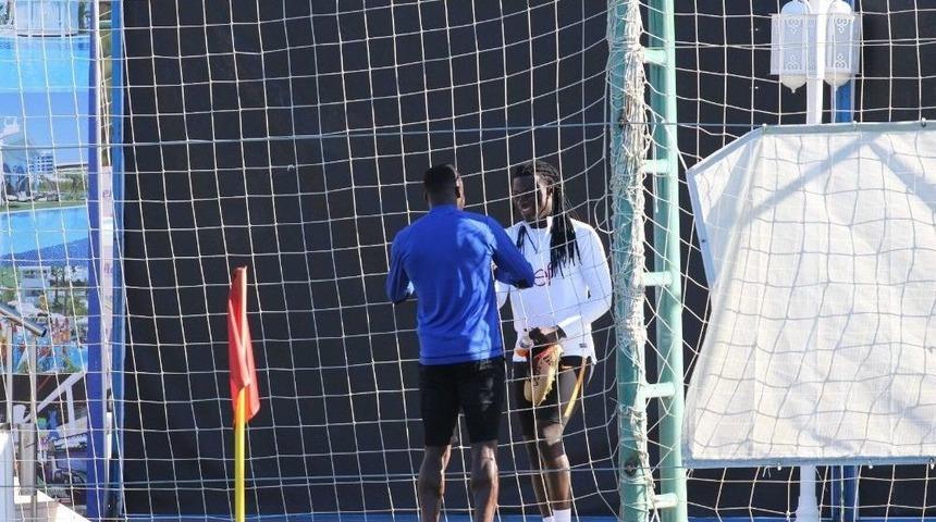 Galatasaraylı Futbolculardan Cissokho’ya Ziyaret