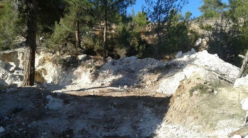 İş Makinası İle Ka&ccedil;ak Kazı Yapanlara Jandarmadan Su&ccedil;&uuml;st&uuml;