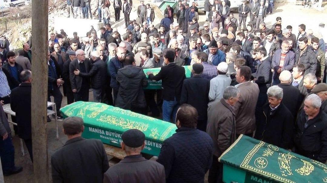 Kazada &Ouml;len 3 Kişi G&ouml;zyaşlarıyla Defnedildi