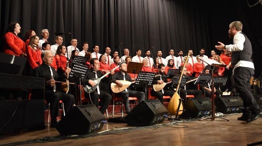 T&uuml;rk&uuml;ler İle Yeni Yıl Konseri