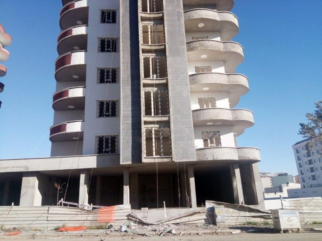 İnşaat İş&ccedil;ileri 8&rsquo;inci Kattan Yere &Ccedil;akıldı: 1 &Ouml;l&uuml;, 1 Ağır Yaralı