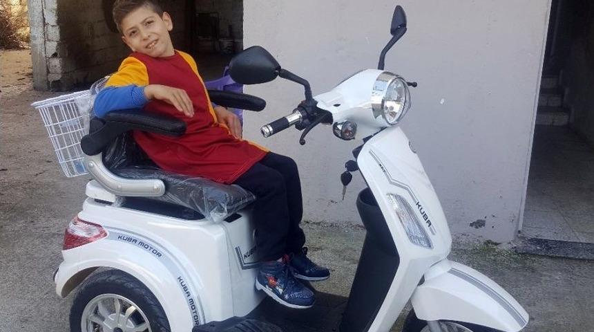 K&uuml;&ccedil;&uuml;k Mert Ali&rsquo;ye &Ccedil;ifte Mutluluk