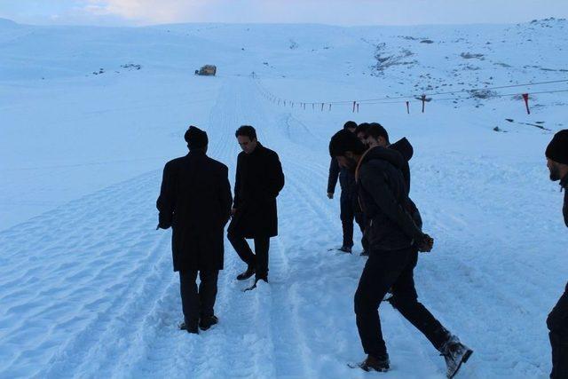 Çaldıran Kayak Merkezinde Kar Sıkıştırma Çalışması