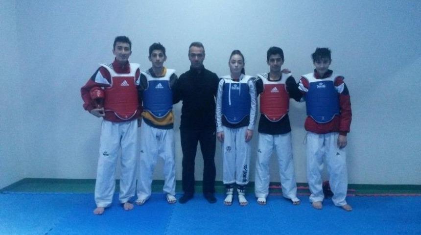 Yalovalı Taekwondocular G&ouml;z&uuml;n&uuml; Madalyaya Dikti