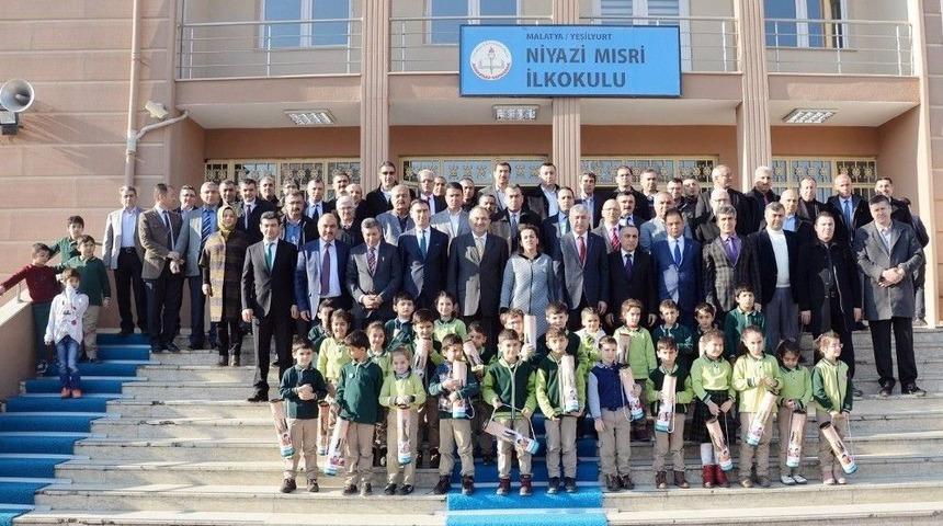 Yeşilyurt&rsquo;ta 24 Bin 500 &Ouml;ğrenciye Satran&ccedil; Takımı