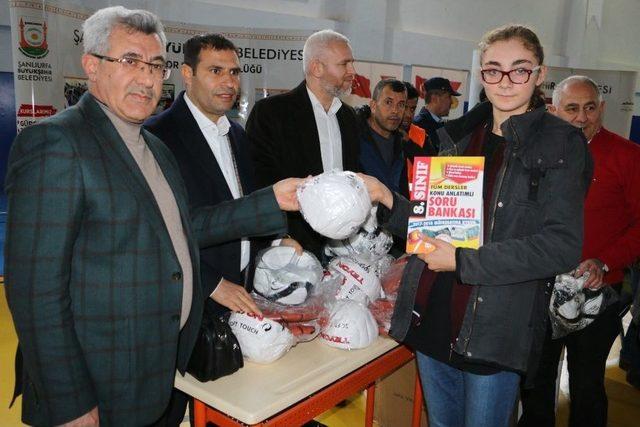 Viranşehir’de Öğrencilere Kitap Dağıtıldı