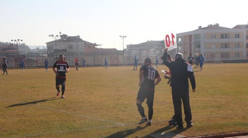 Rakamların Eksikliği El Tabelası İle Yapılan Oyuncu Değişliğinde Zor Anlar Yaşattı