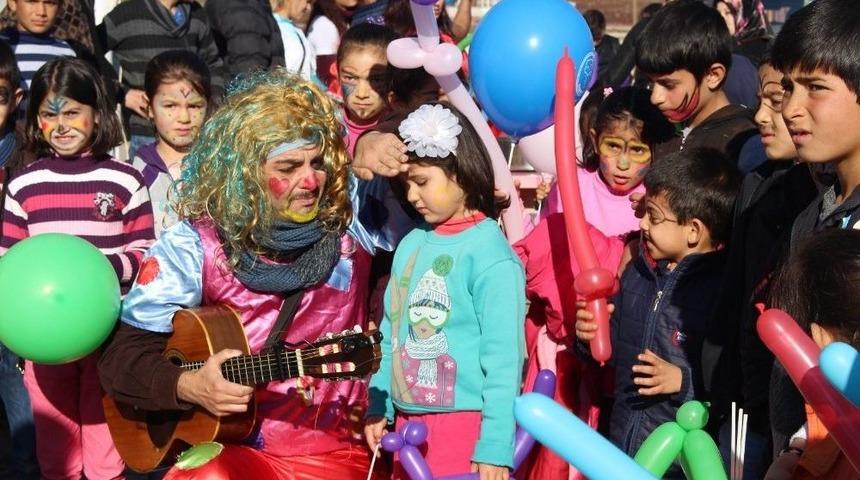500 Kilometreden Gelip, &Ccedil;ocukların G&ouml;nl&uuml;n&uuml; Isıttılar