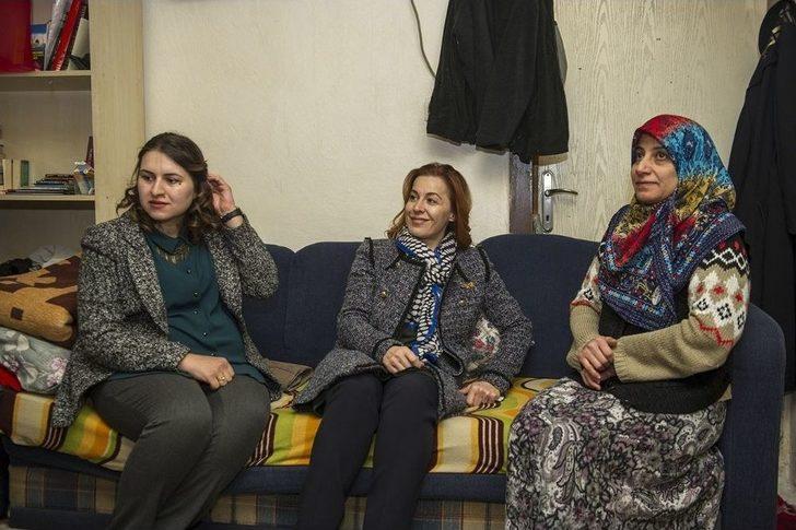 Vali Zorluoğlu’nun Eşinden İhtiyaç Sahibi Ailelere Ziyaret G4