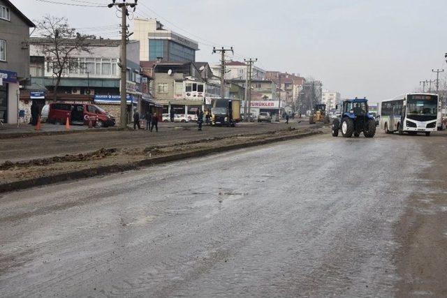 Yol Çalışmaları Devam Ediyor