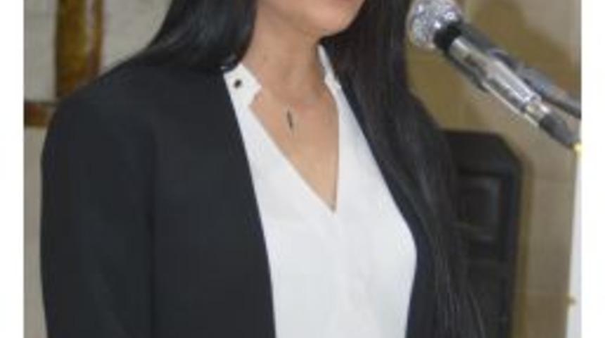 Kadın Aday 5 Erkek Adaya Karşı Başkanlığı Kazandı