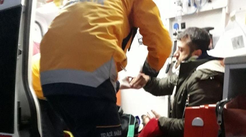 Hakkari-&ccedil;ukurca Yolunda Kaza: 2 Yaralı