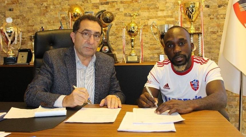 Karab&uuml;kspor Kage İle 1,5 Yıllık S&ouml;zleşme İmzaladı