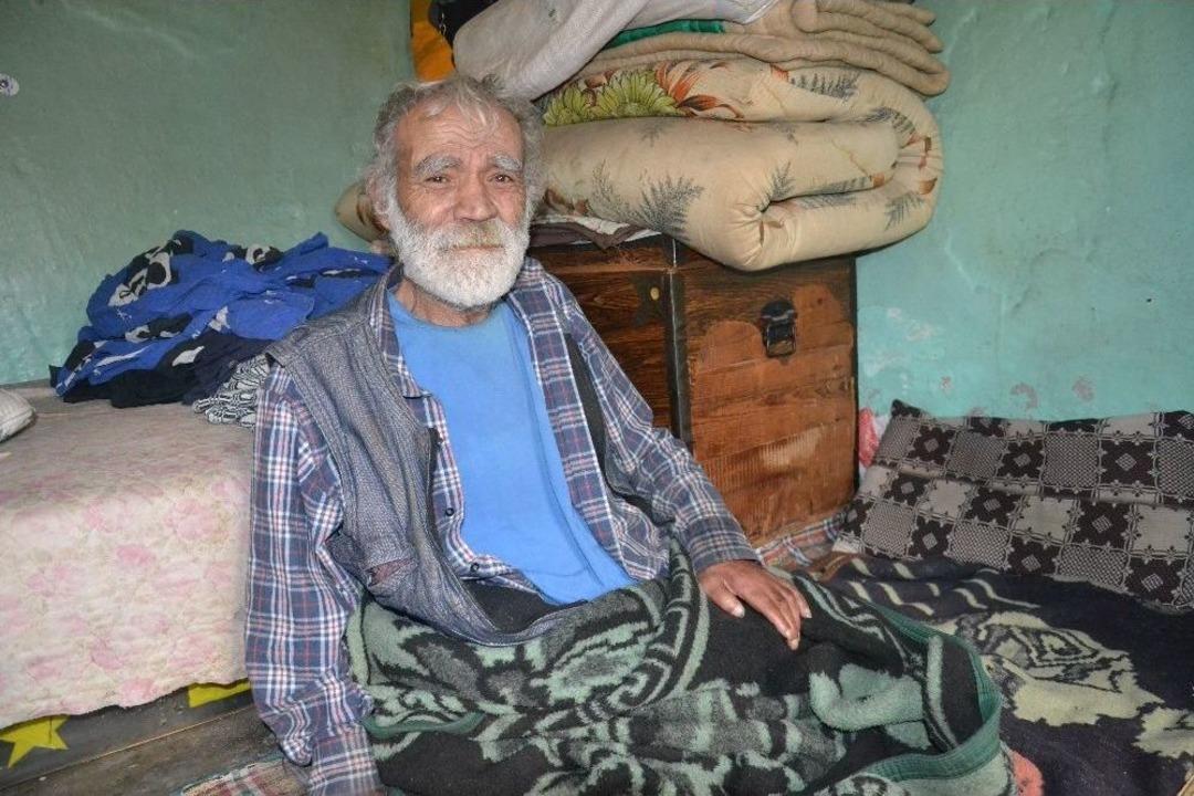 Ambulans Şof&ouml;r&uuml;nden &Ouml;rnek Davranış