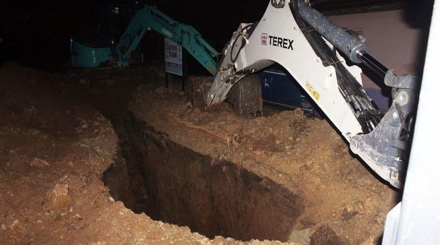 G&ouml;&ccedil;&uuml;k Altında Kalan İş&ccedil;i Kurtarıldı