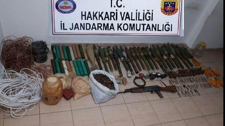 Hakkari&rsquo;de Pkk Ter&ouml;r &Ouml;rg&uuml;t&uuml;ne Ait &Ccedil;ok Sayıda Patlayıcı Ele Ge&ccedil;irildi