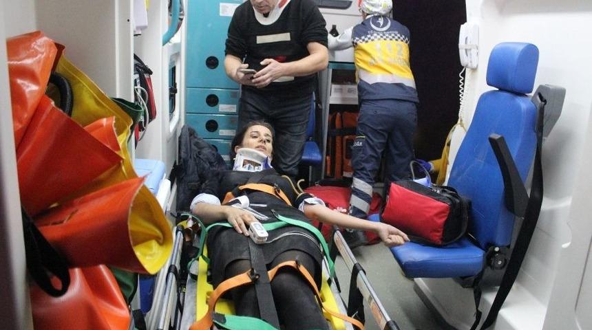 Yolcu Midib&uuml;s&uuml; Su Kanalına D&uuml;şt&uuml;: 3 Yaralı