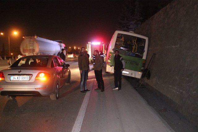 Yolcu Midibüsü Su Kanalına Düştü: 3 Yaralı