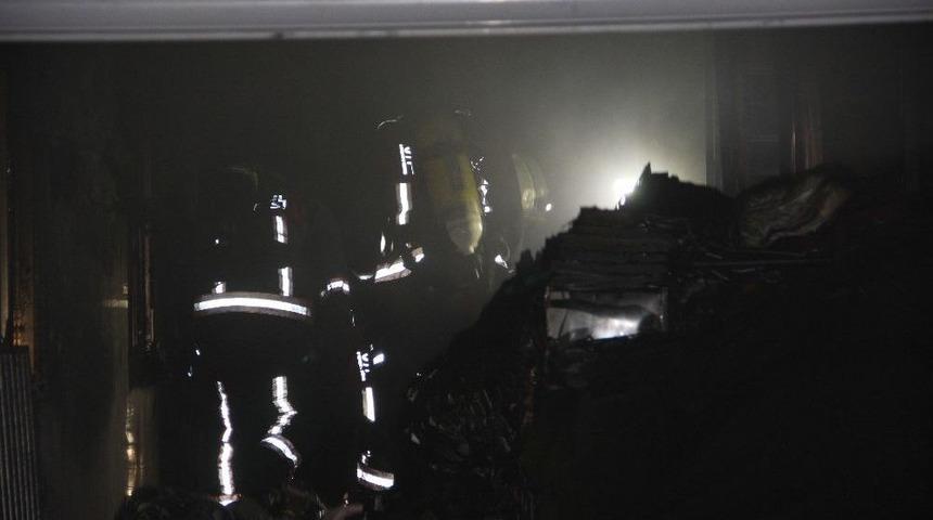 Fatih&rsquo;te İş Hanında Yangın