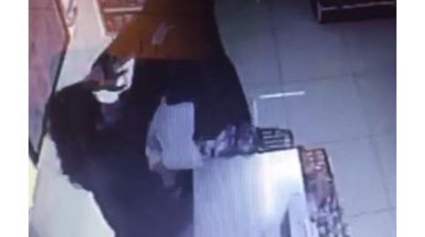 (&ouml;zel Haber) Kadınların Sa&ccedil; Sa&ccedil;a Baş Başa Kavgası Kamerada