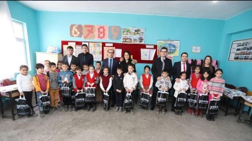 İstanbul&rsquo;dan &Ccedil;ukurcalı &Ccedil;ocuklara Hediye