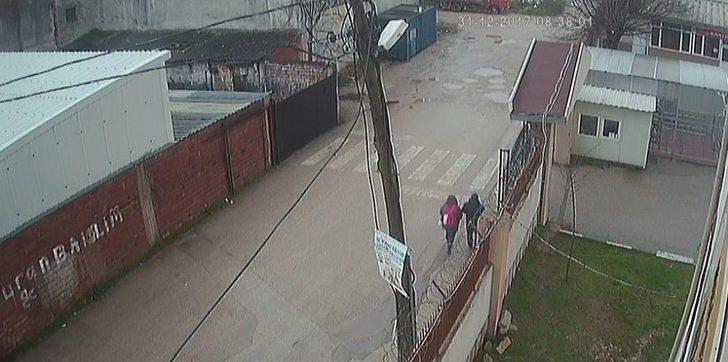 (özel Haber) Son Olarak Okulun Kamerasına Takıldı.... Gözü Yaşlı Baba 10 Gündür Kayıp Liseli Kızını Arıyor G1