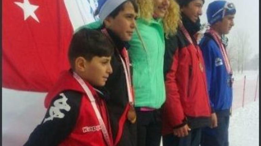 Y&uuml;ksekovalı Kayak&ccedil;ılar T&uuml;rkiye Birincisi Oldu