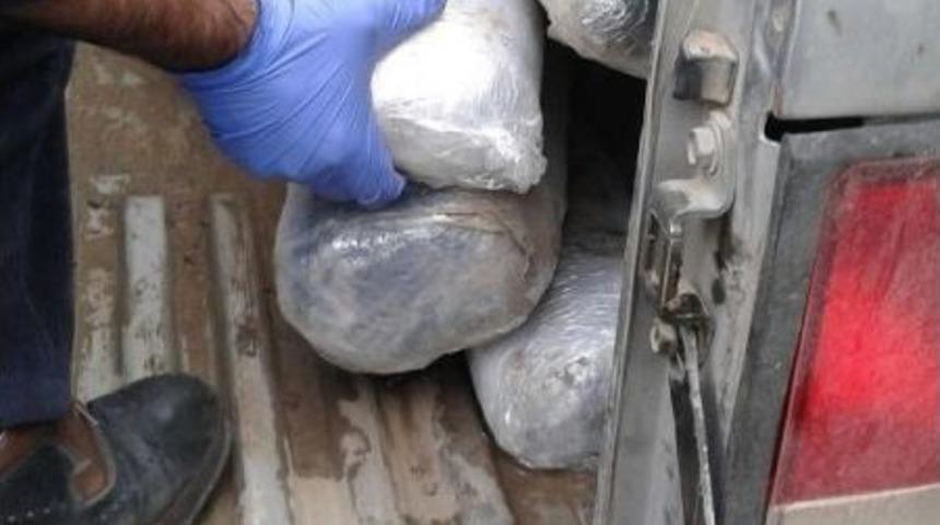 Kamyonetin Zulasından 23 Kilo 800 Gram Esrar &Ccedil;ıktı