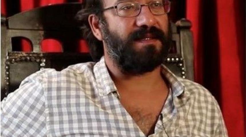 &Uuml;nl&uuml; Yapımcı Eşinden Boşandı