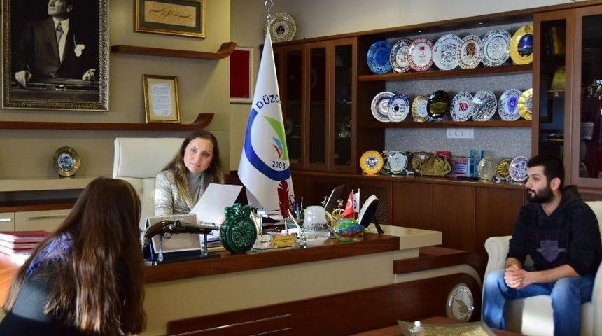 Rekt&ouml;r &Ccedil;akar, Personeli Dinledi