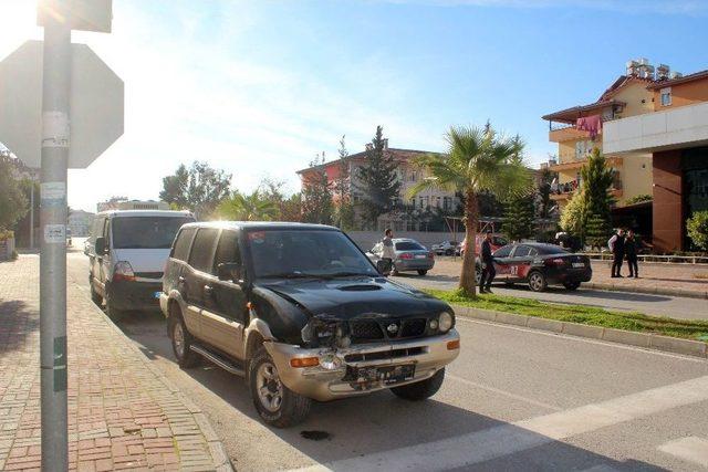 Manavgat’ta Cipin Çarptığı Araç Devrildi: 2 Yaralı