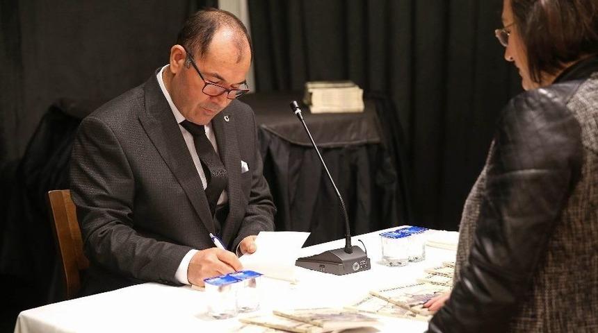 Turgut &Uuml;z&uuml;m, &lsquo;yağmur Gelini&rsquo; Sevenleriyle Paylaştı