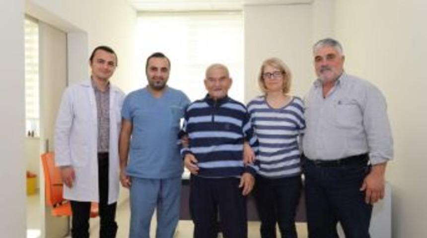 Doktorun Dikkati Sayesinde 88 Yaşında Hayata Tutundu