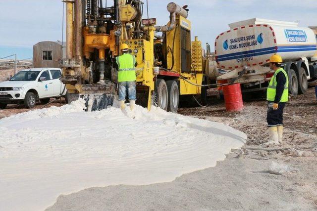 Şuski İçme Suyu Bulunmayan Mahallelerde Sondaj Çalışması Yapıyor