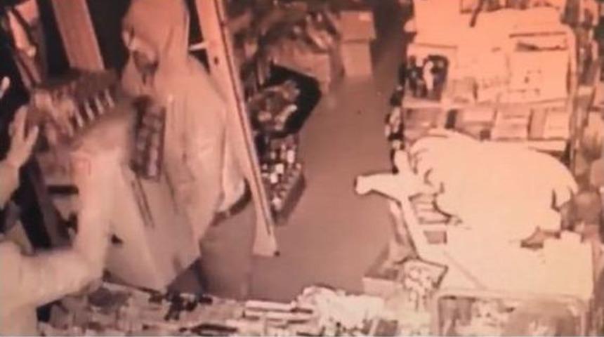 Sigara Hırsızları Kamerada