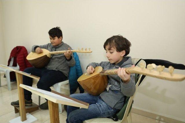 Belediye Konservatuvarında Bağlama Eğitimi