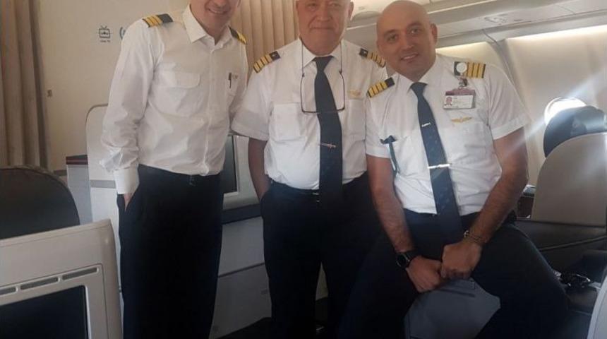 Bayrağı &Ccedil;ocuklarına Devretti