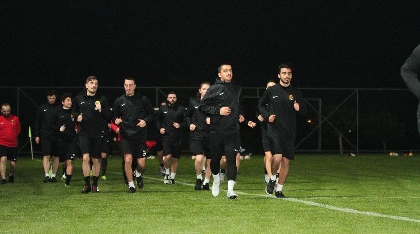 Lara Arıtma Futbol Sahası Eskişehirspor&rsquo;u Ağırladı