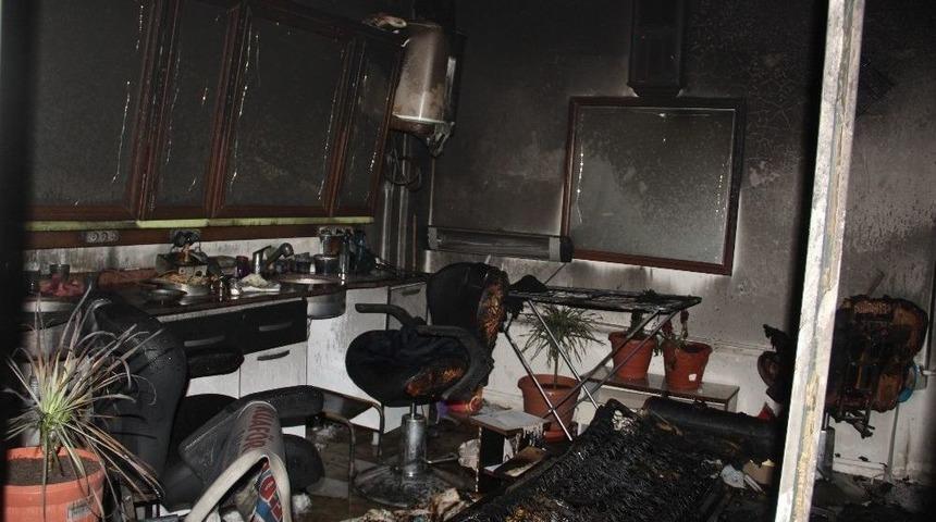 Kuaf&ouml;rde Yangın: 1 Yaralı