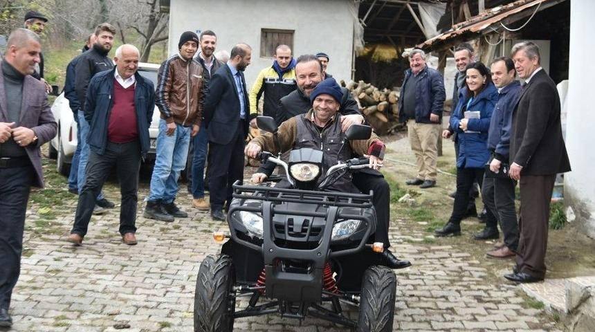 Başkan Doğan, 60 Yaşındaki Engelli Vatandaşa Atv Aracı Hediye Etti