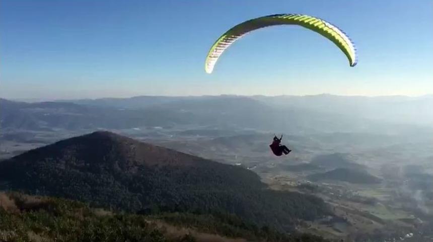 Abant’ta Yamaç Paraşütü Keyfi