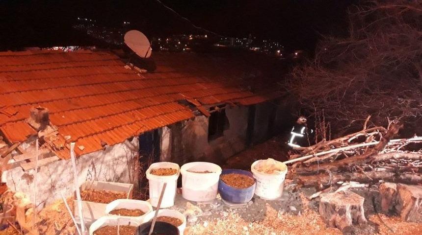 Bilecik’te Alkol Ve Madde Bağımlıları Metruk Evi Tutuşturdu