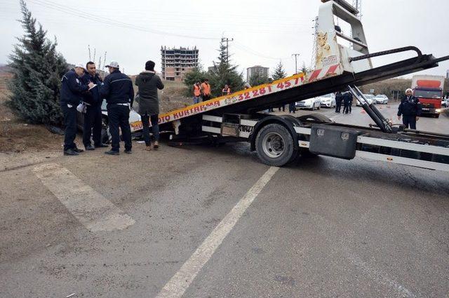 Kırıkkalesporlu Futbolcu Kaza Yaptı: 1’i Polis 2 Yaralı