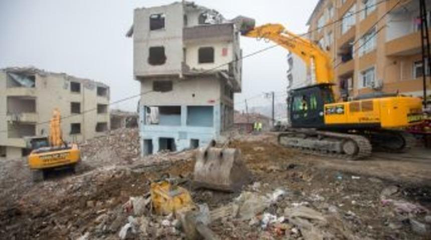 Gaziosmanpaşa&rsquo;da 50 Dairelik 4 Binanın Yıkımı Ger&ccedil;ekleşti