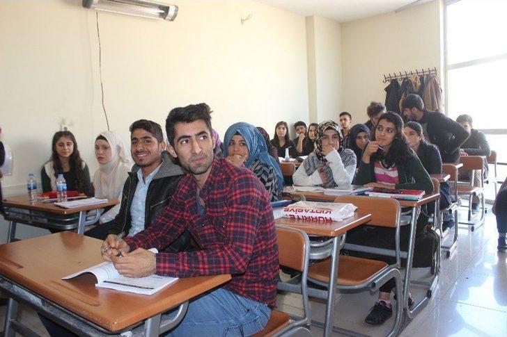 Siverek’te Öğrencilere Kitap Desteği G1