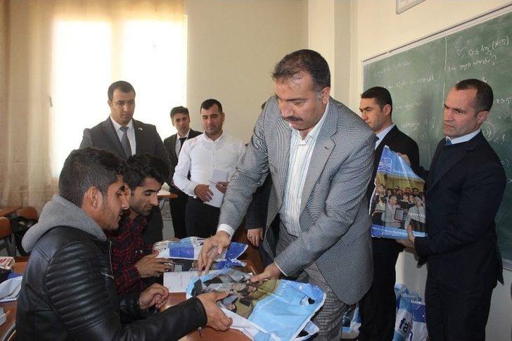 Siverek’te Öğrencilere Kitap Desteği G5