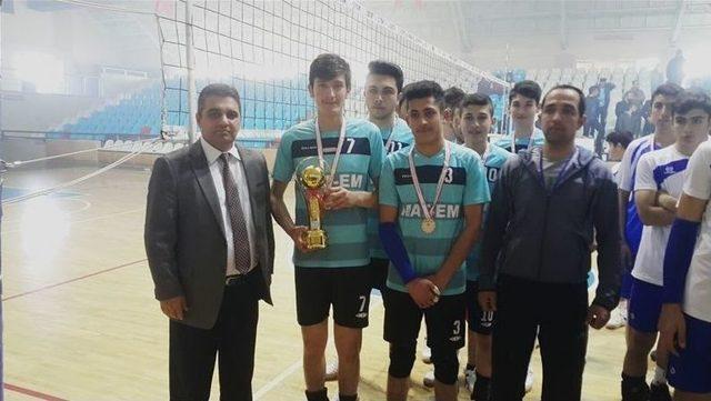 Genç Erkekler Voleybol Müsabakaları Yapıldı